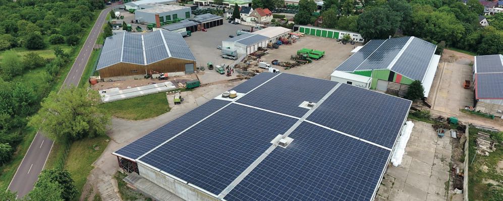 PV-Anlage auf Gewerbedach Luftaufnahme